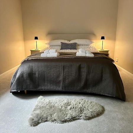 Castle View Apartments - The Hideout เคนดัล ภายนอก รูปภาพ